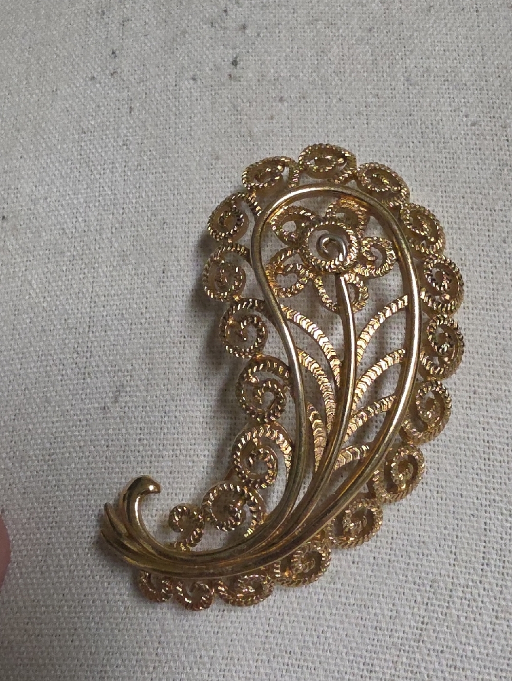 Vintage Monet Mid Century Modern Paisley Plume Floral Scrollwork Brooch - Picture 1 of 5